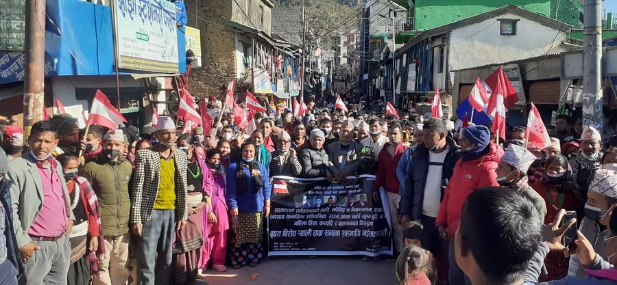 कालिकोटमा प्रधानमन्त्री ओलीको राजिनामा माग