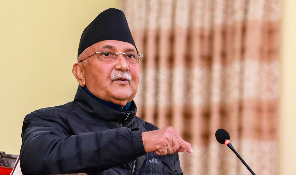 पद, पैसा र परिवारमात्रै सोच्नेलाई देश कसरी सुम्पिनु : प्रधानमन्त्री ओली