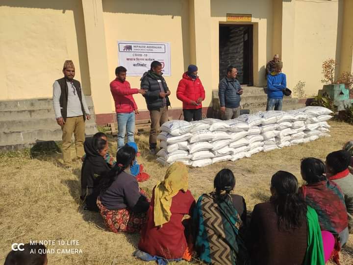 काँग्रेसका नेताशाहीकाे पहलमा १ सय ५० विपन्न  परीवारलाई खाध्यान बितरण