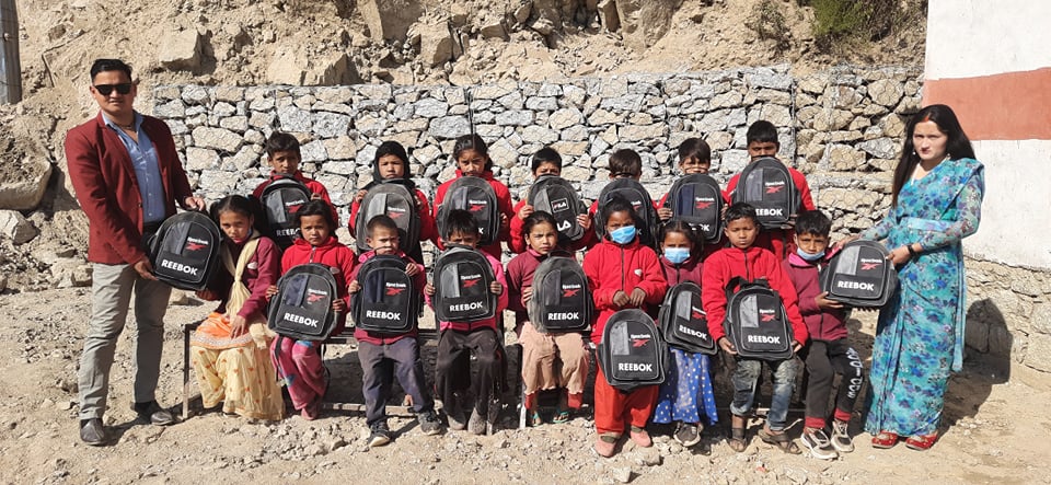 अध्यक्ष वमको सहयोग बालवालिकालाई