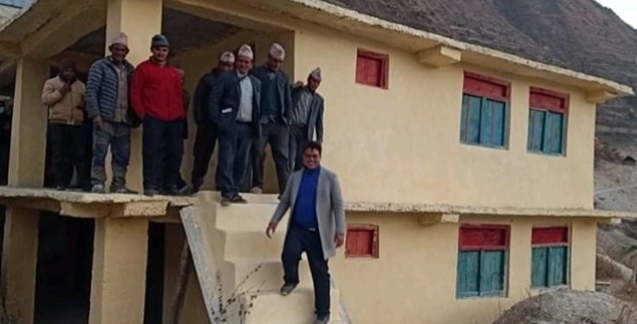 पुलाँहका विद्यार्थी पक्कि भवनमा अध्यान गर्छन अध्यक्ष बम