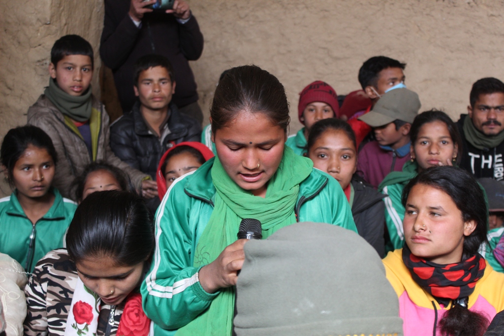 विद्यार्थीको गुनासो प्रधानाध्यापकको अनुहार नै देखेका छैनौं’