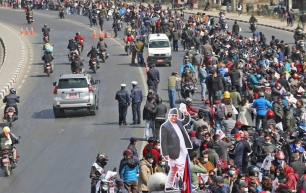 प्रधानमन्त्री ओलीको तस्वीरसहित मोटरसाइकल र्‍याली (तस्वीर)