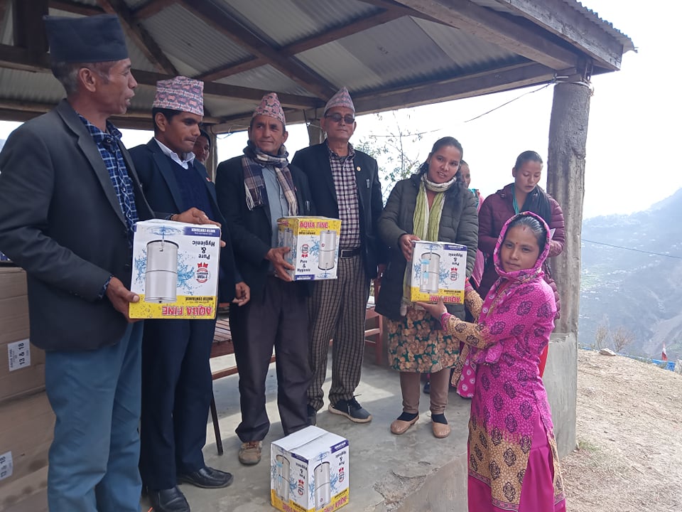 नरहरिनाथ गाउँपालिकाद्वारा ६,२५ जना आमाहरुलाई फिल्टर वितरण